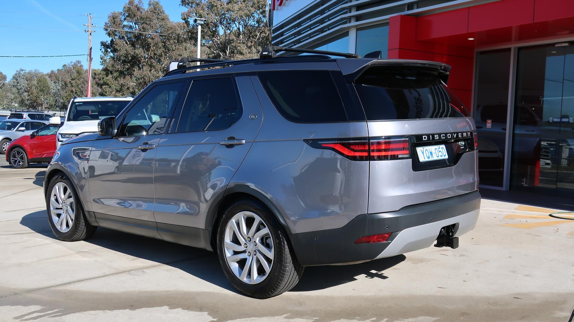 2023 Land Rover Discovery D300 SE in Grey