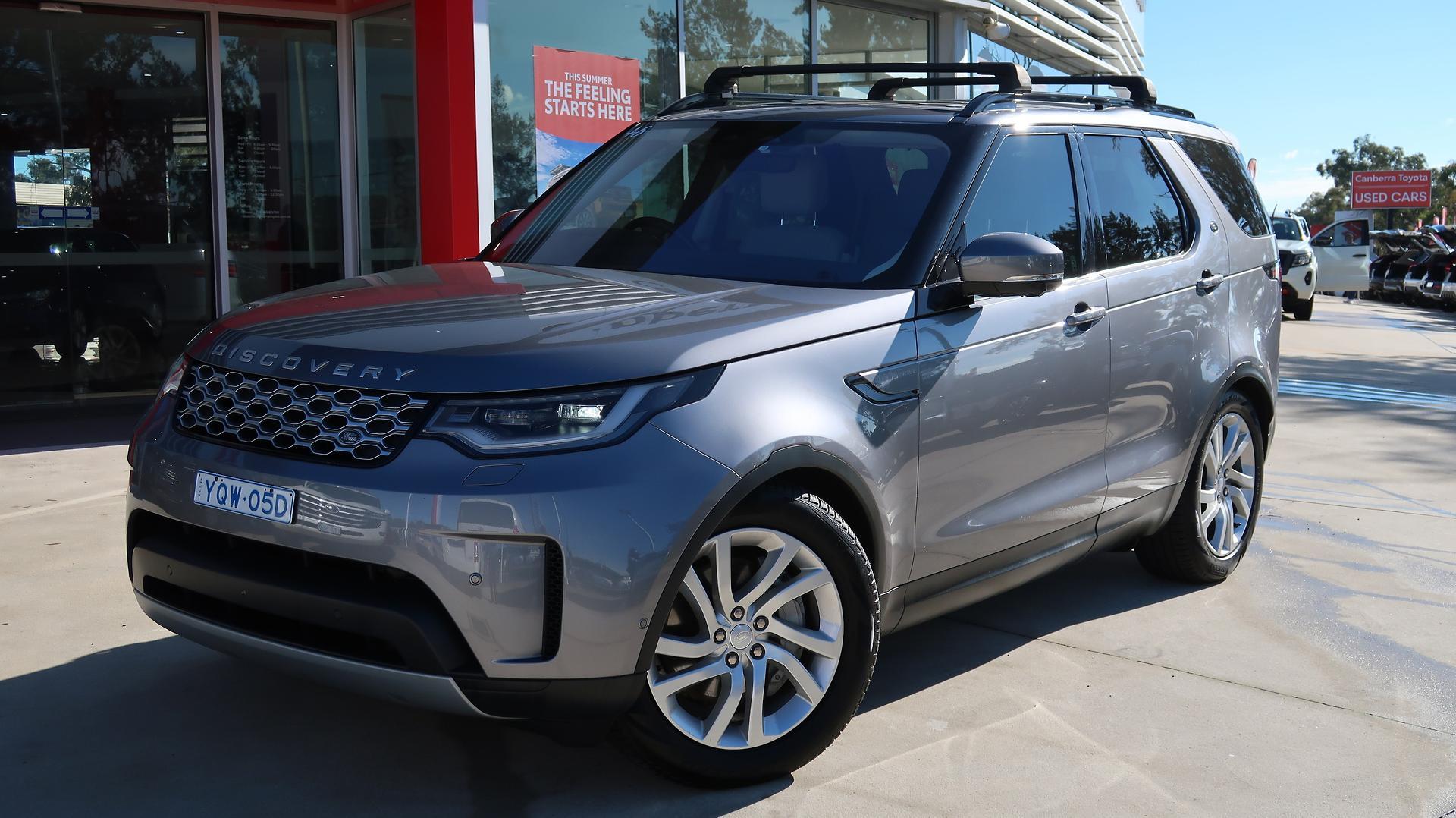 2023 Land Rover Discovery D300 SE in Grey