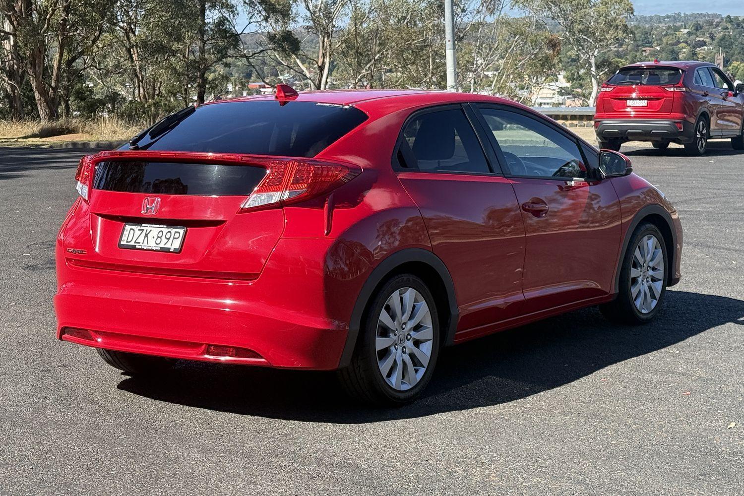 2013 Honda Civic VTi-L in Red