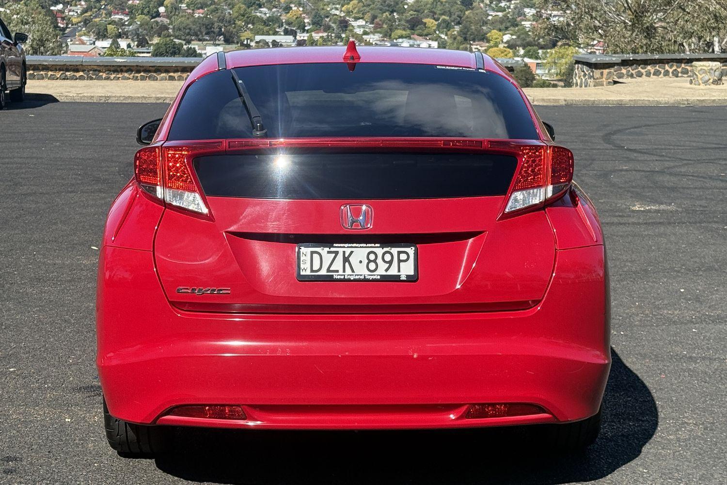 2013 Honda Civic VTi-L in Red