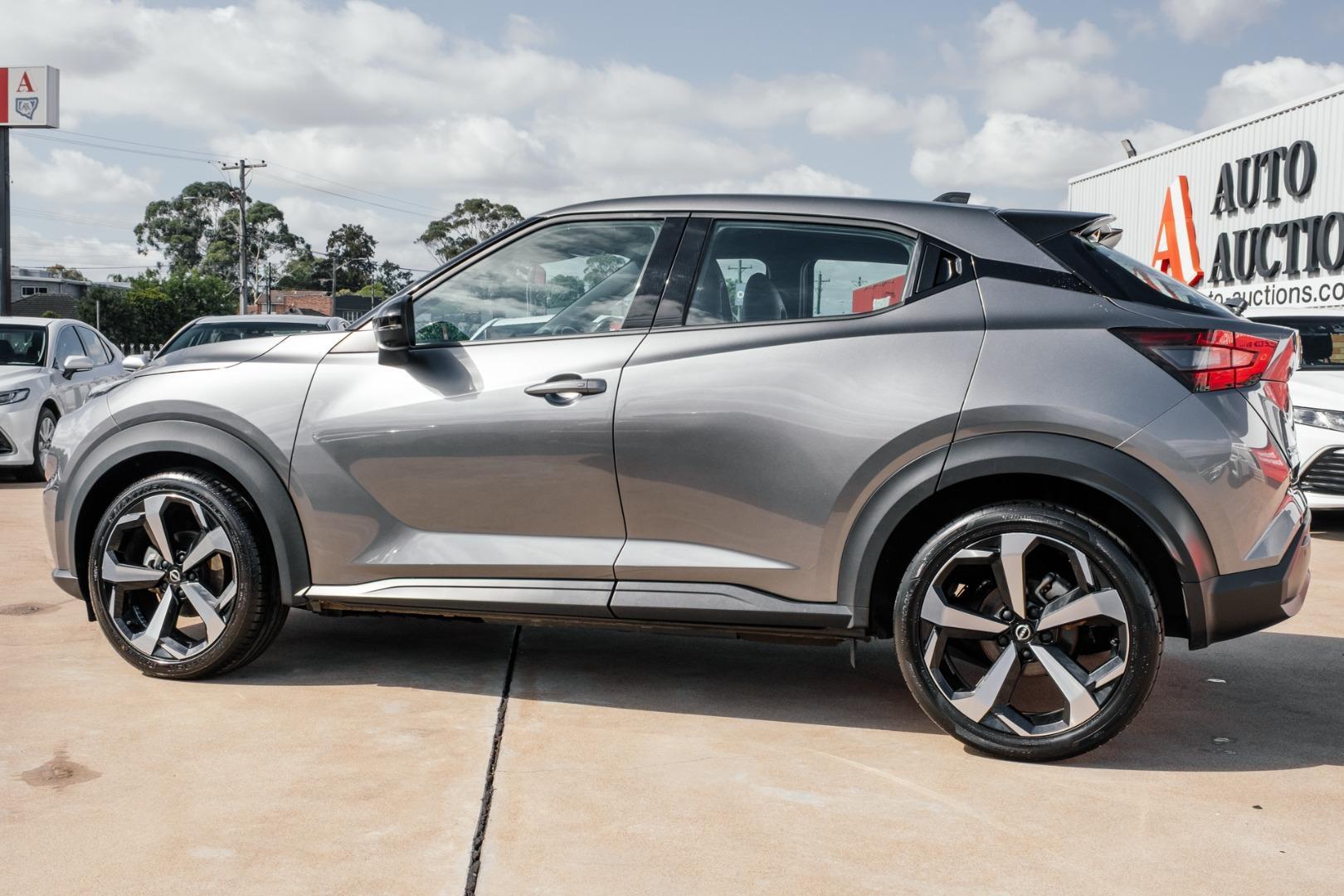 2023 Nissan JUKE ST-L in Ceramic Grey