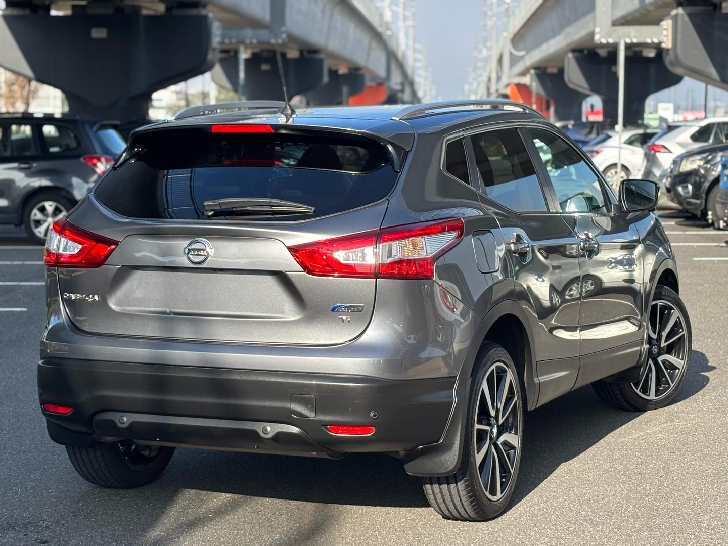 2015 Nissan QASHQAI Ti in Grey