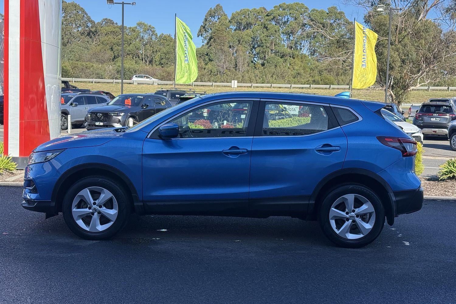 2018 Nissan QASHQAI ST in Vivid Blue