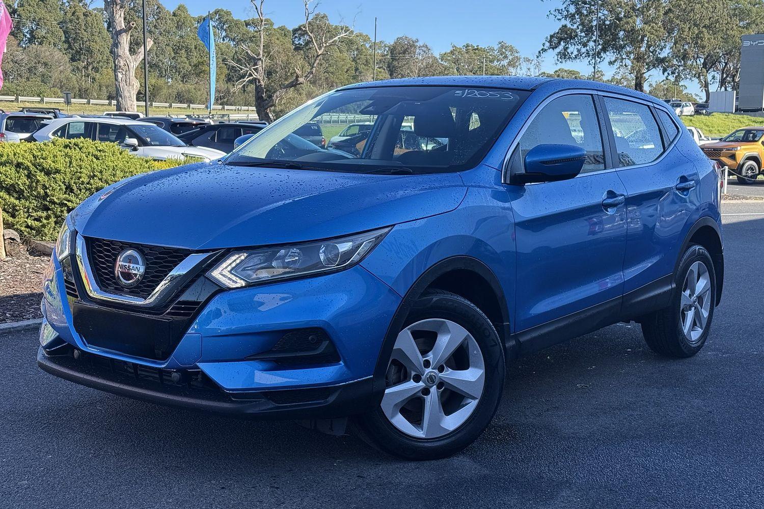 2018 Nissan QASHQAI ST in Vivid Blue