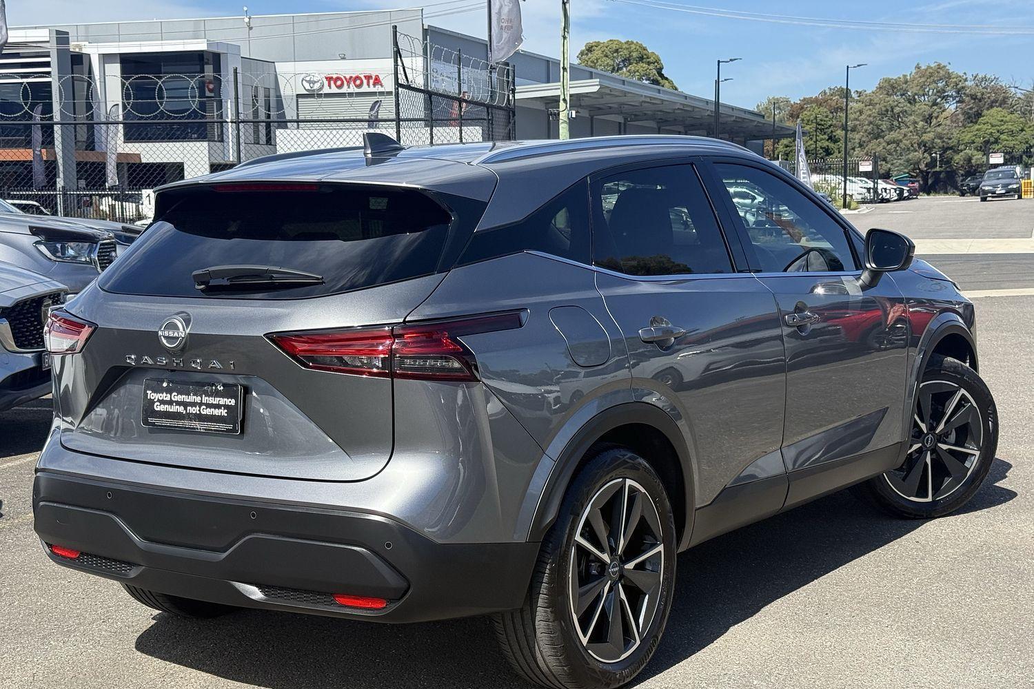 2022 Nissan QASHQAI ST-L in Grey