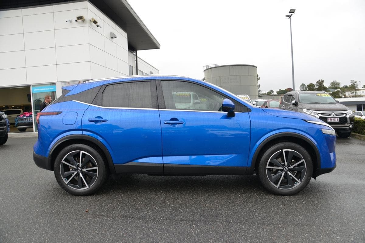 2022 Nissan QASHQAI ST-L in Blue