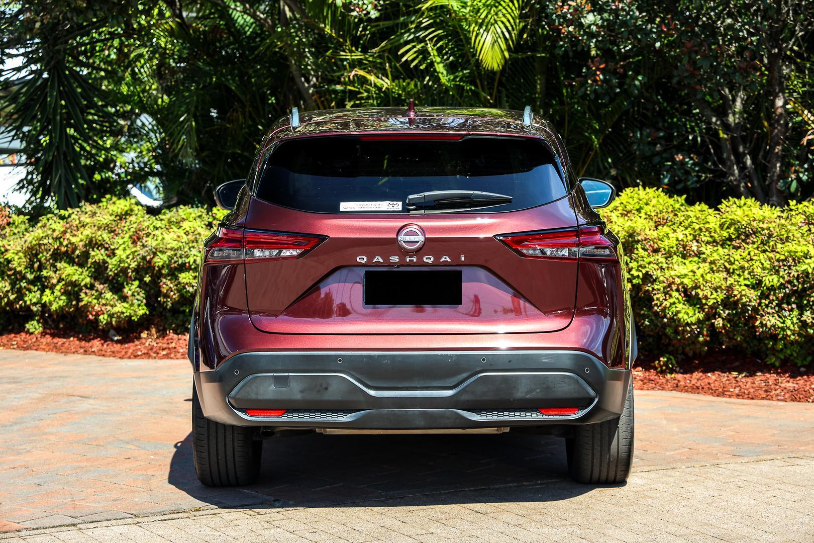 2023 Nissan QASHQAI ST-L in Red