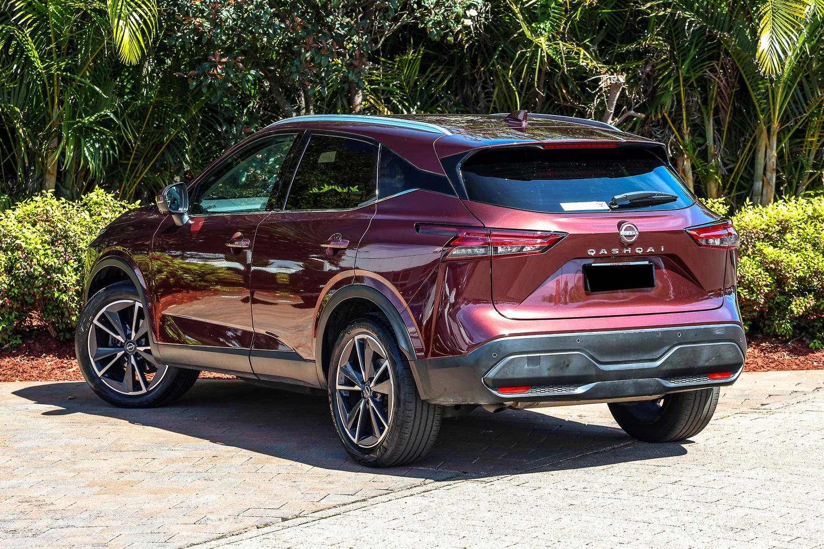 2023 Nissan QASHQAI ST-L in Red