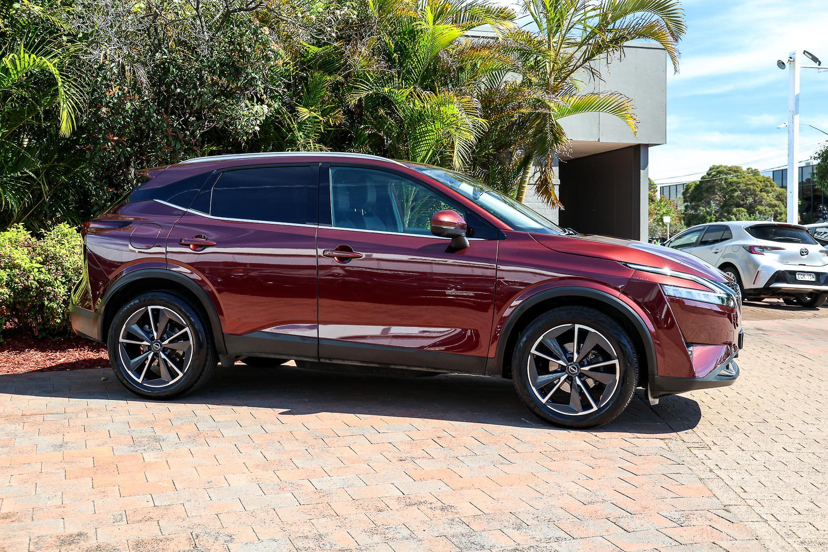 2023 Nissan QASHQAI ST-L in Red