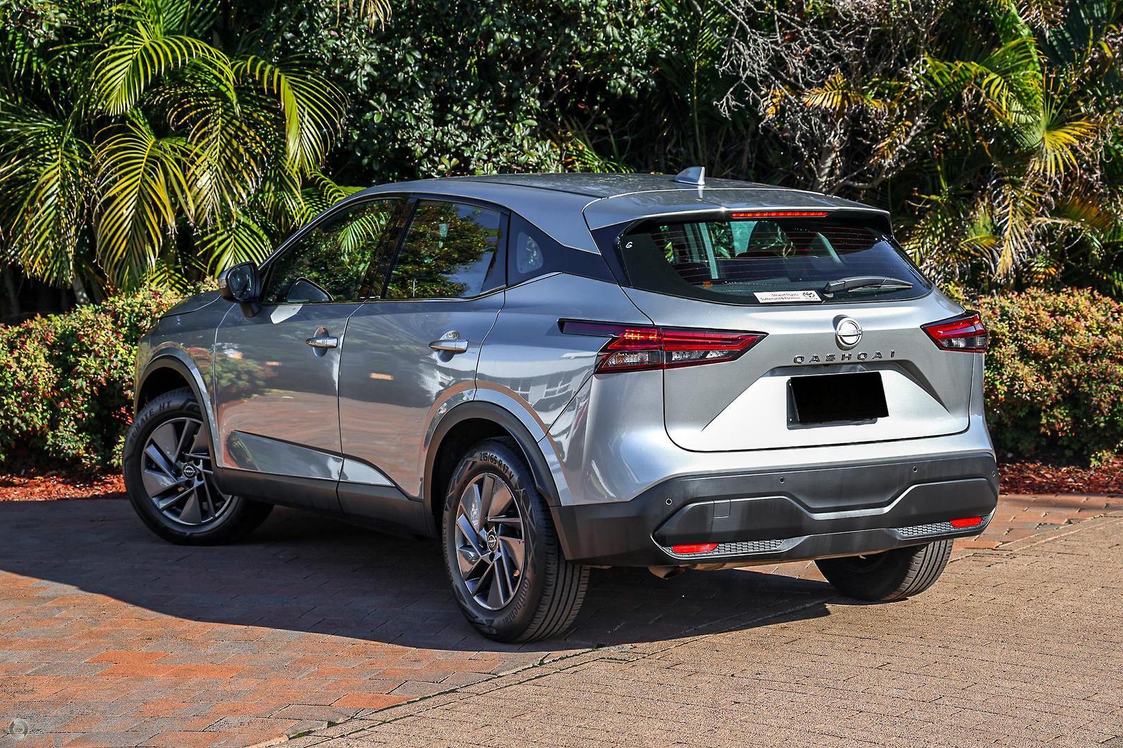2024 Nissan QASHQAI ST in Silver