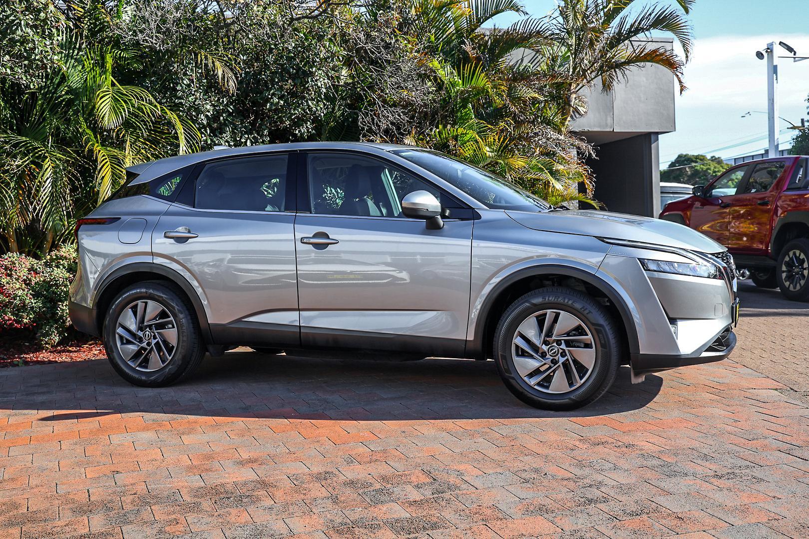 2024 Nissan QASHQAI ST in Silver