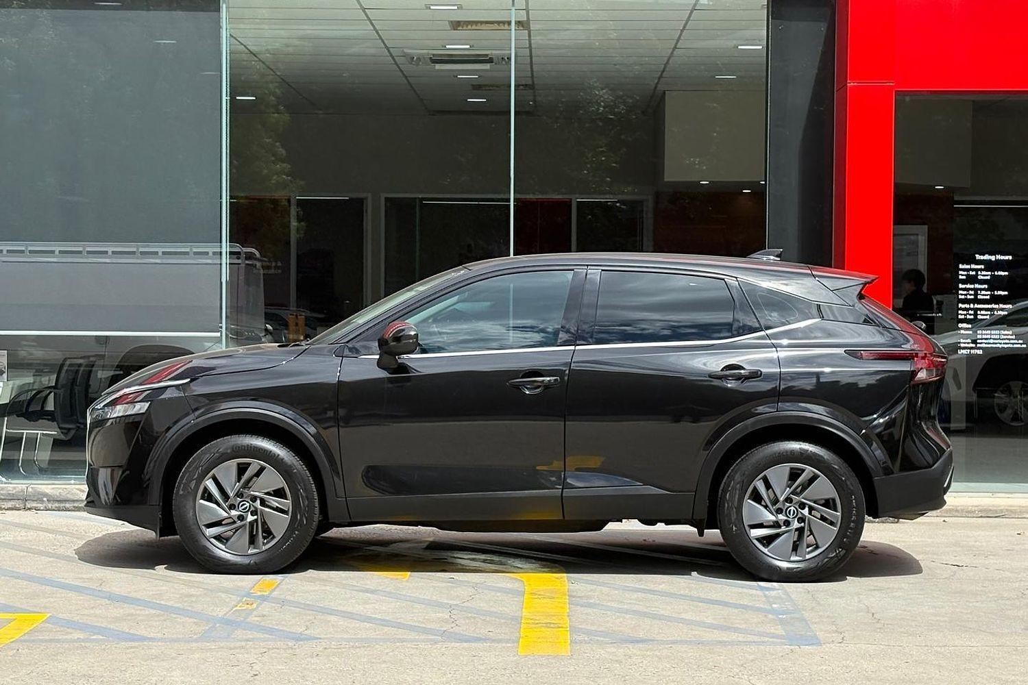 2024 Nissan QASHQAI ST in Black