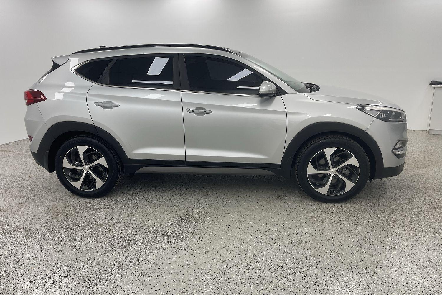 2015 Hyundai Tucson Highlander in Silver