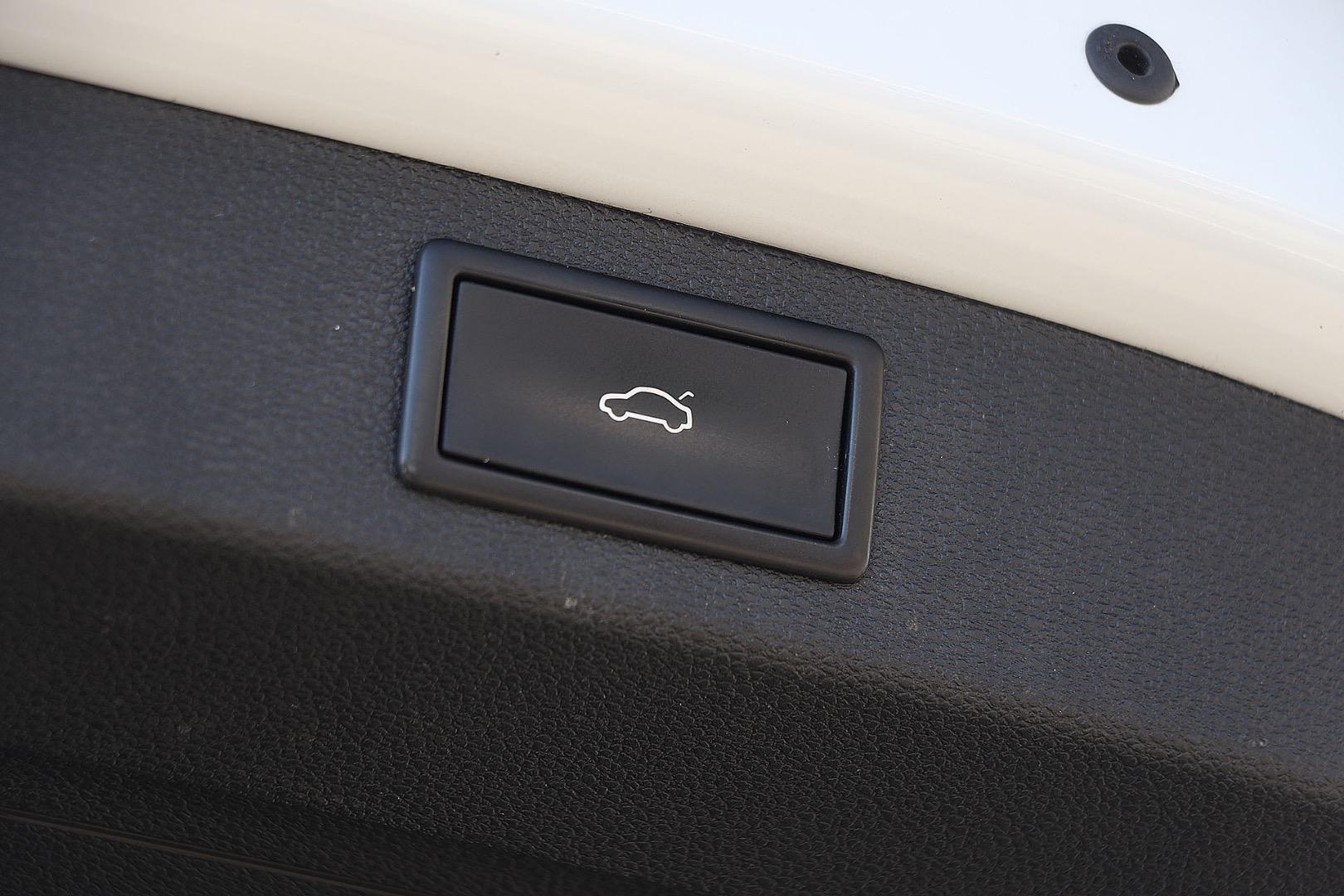 2022 SKODA Kodiaq Sportline in White