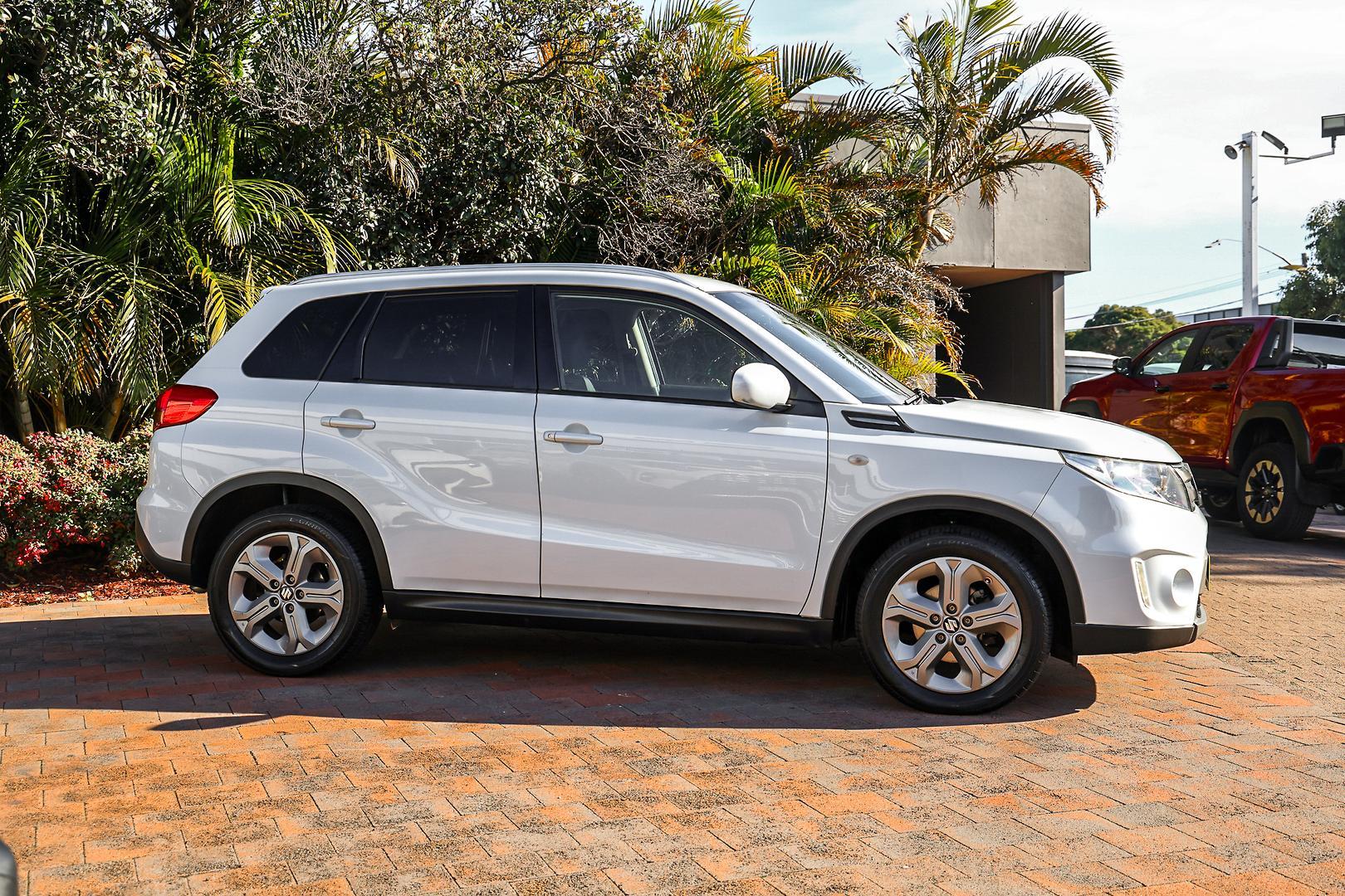 2017 Suzuki Vitara RT-S in White