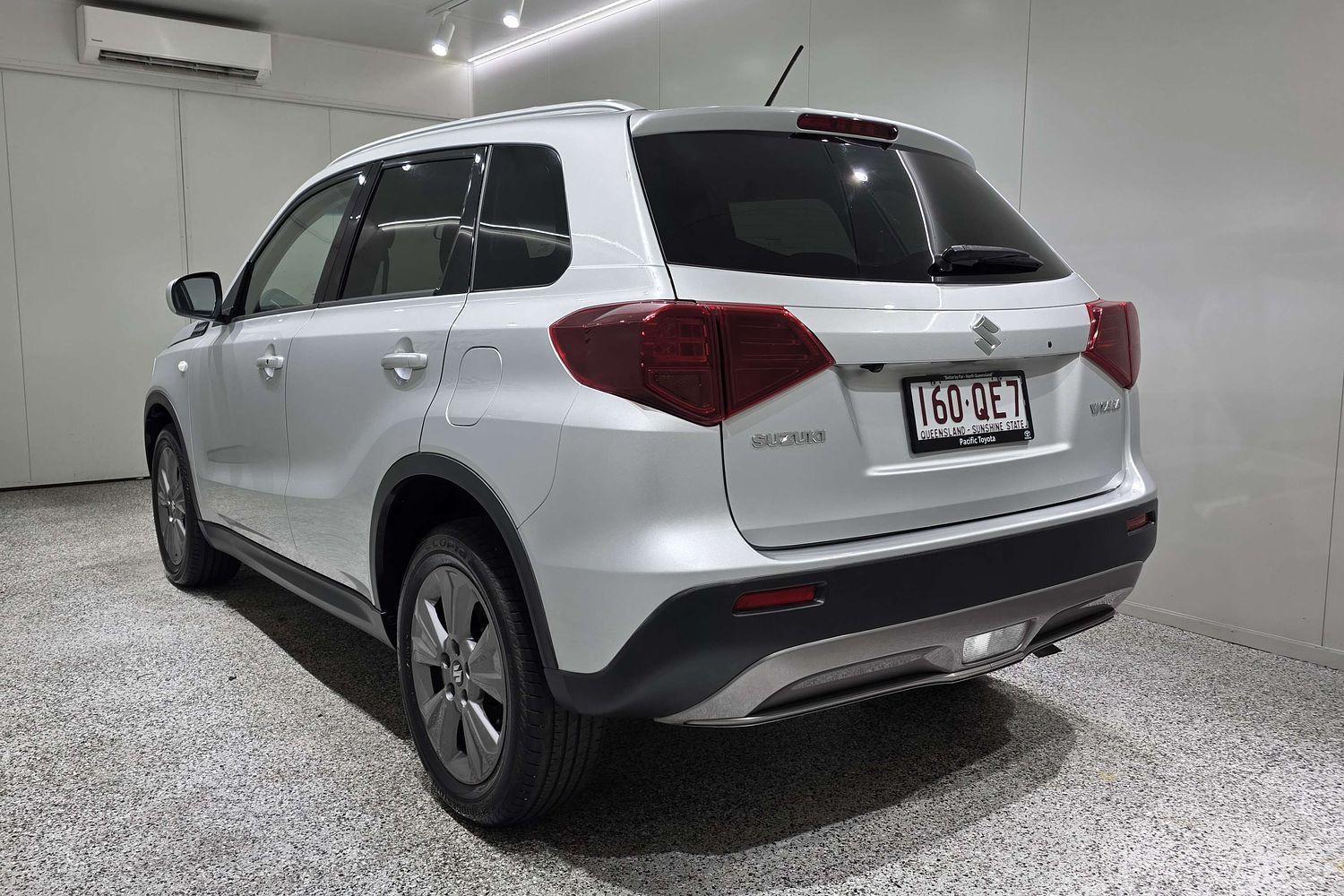2019 Suzuki Vitara Base in Silver