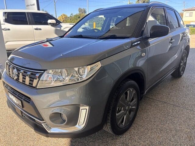 2019 Suzuki Vitara Base in Silver (Zcc)