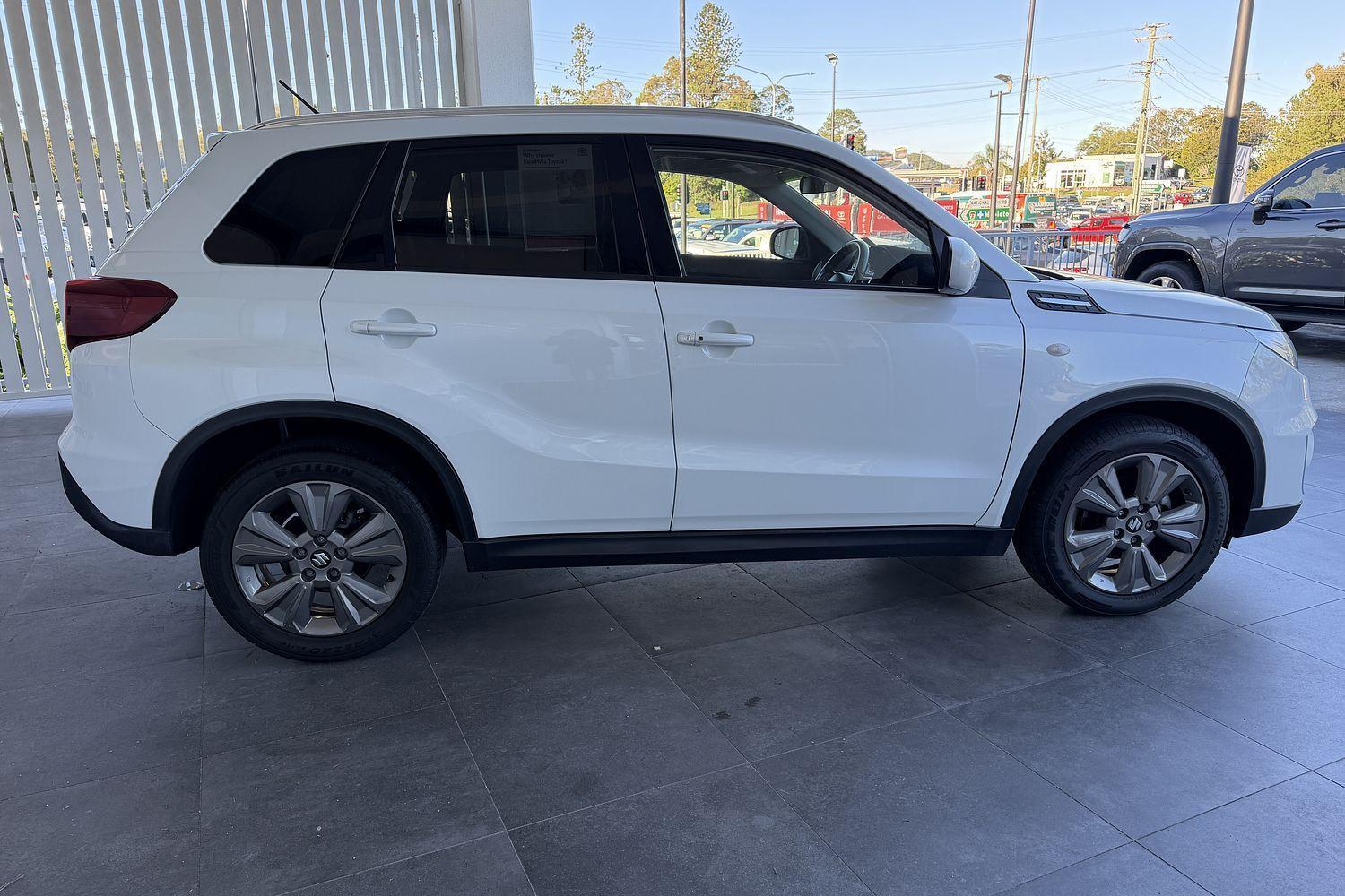 2021 Suzuki Vitara Base in White