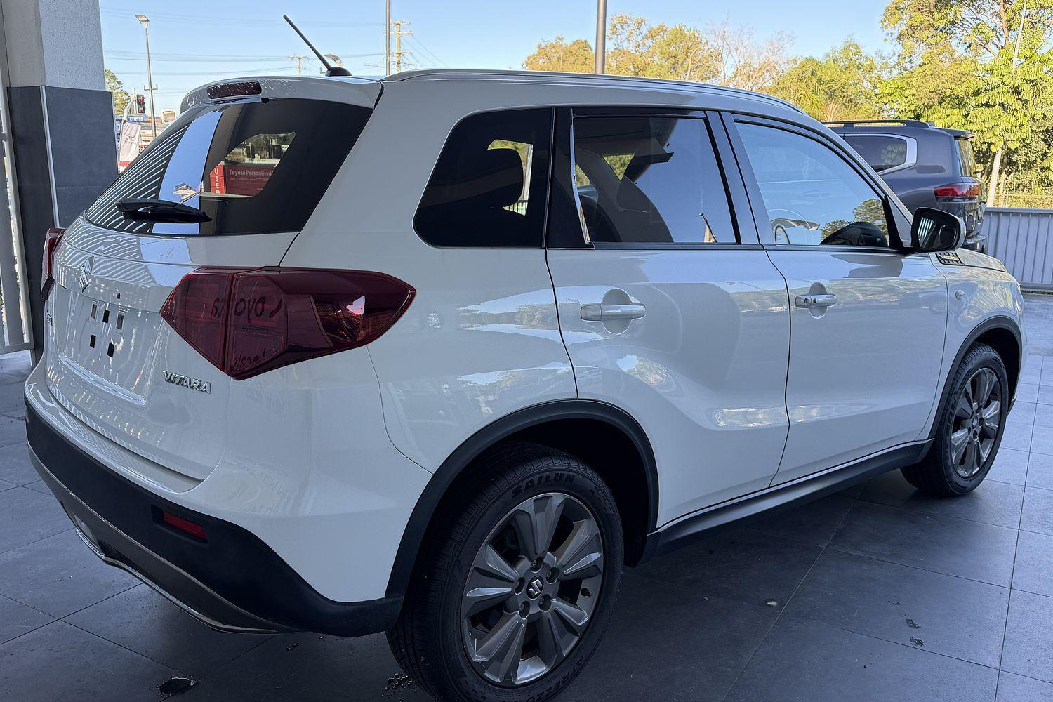 2021 Suzuki Vitara Base in White