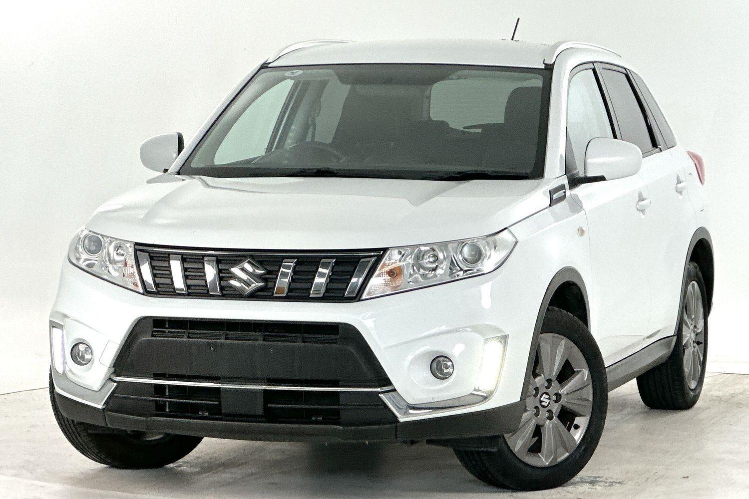 2023 Suzuki Vitara Base in White