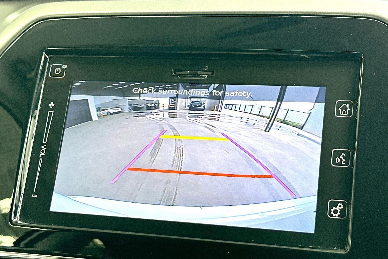 2023 Suzuki Vitara Base in White