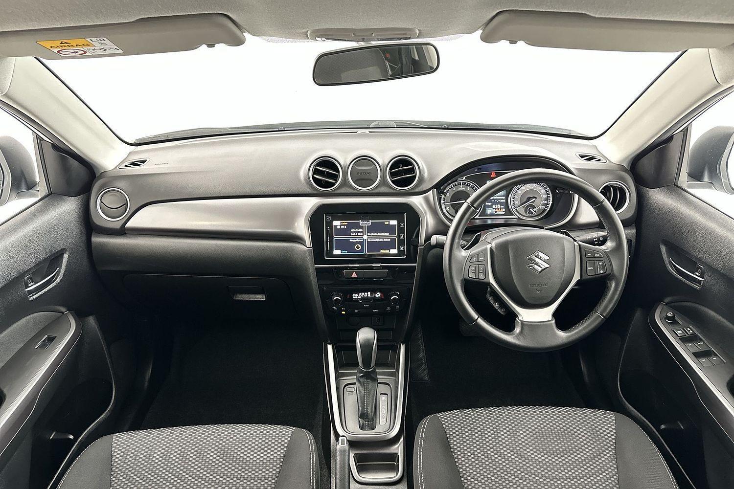 2023 Suzuki Vitara Base in White