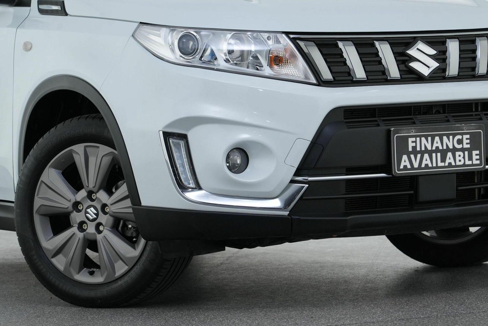2024 Suzuki Vitara Base in White