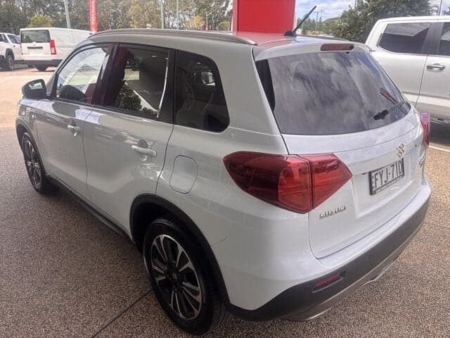 2020 Suzuki Vitara Turbo in White (Znl)