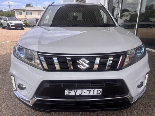 2020 Suzuki Vitara Turbo in White (Znl)