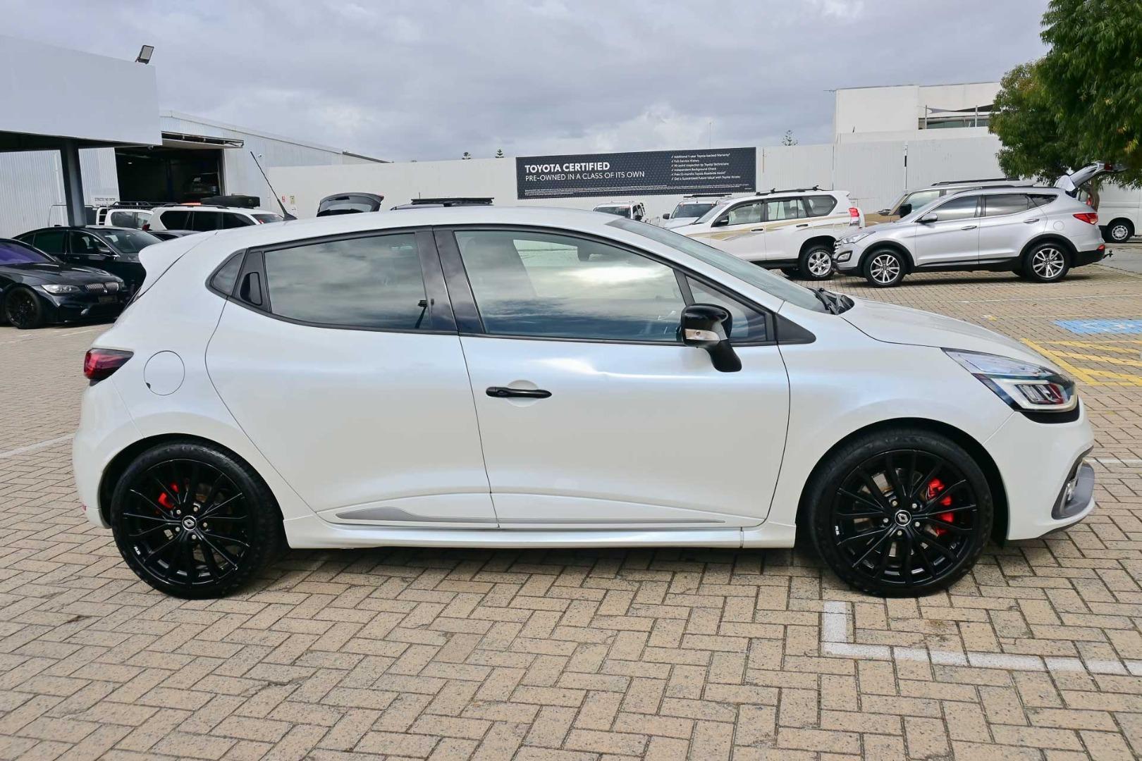 2017 Renault Clio R.S. 220 Trophy in Other