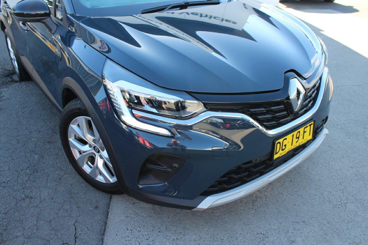 2022 Renault Captur Life in Blue