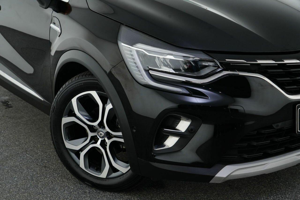 2021 Renault Captur Intens in Black