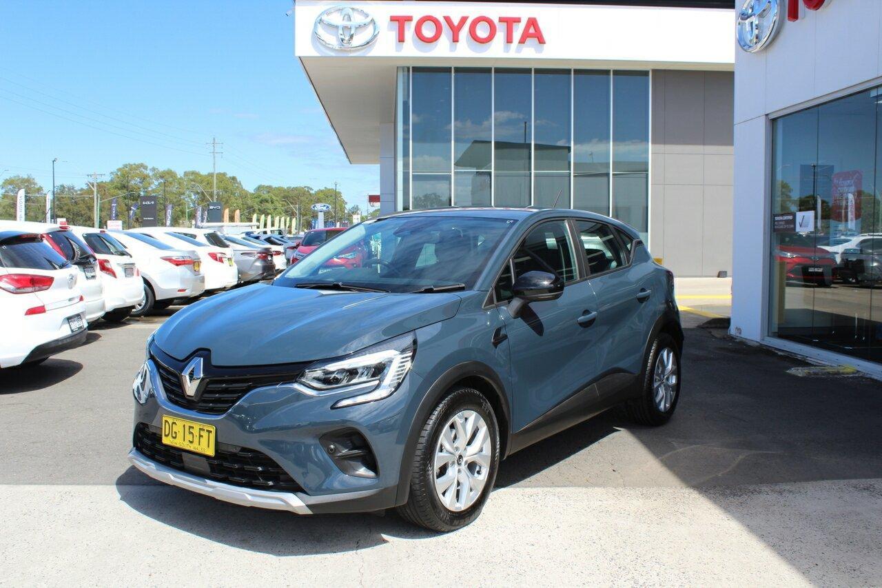 2022 Renault Captur Life in Blue