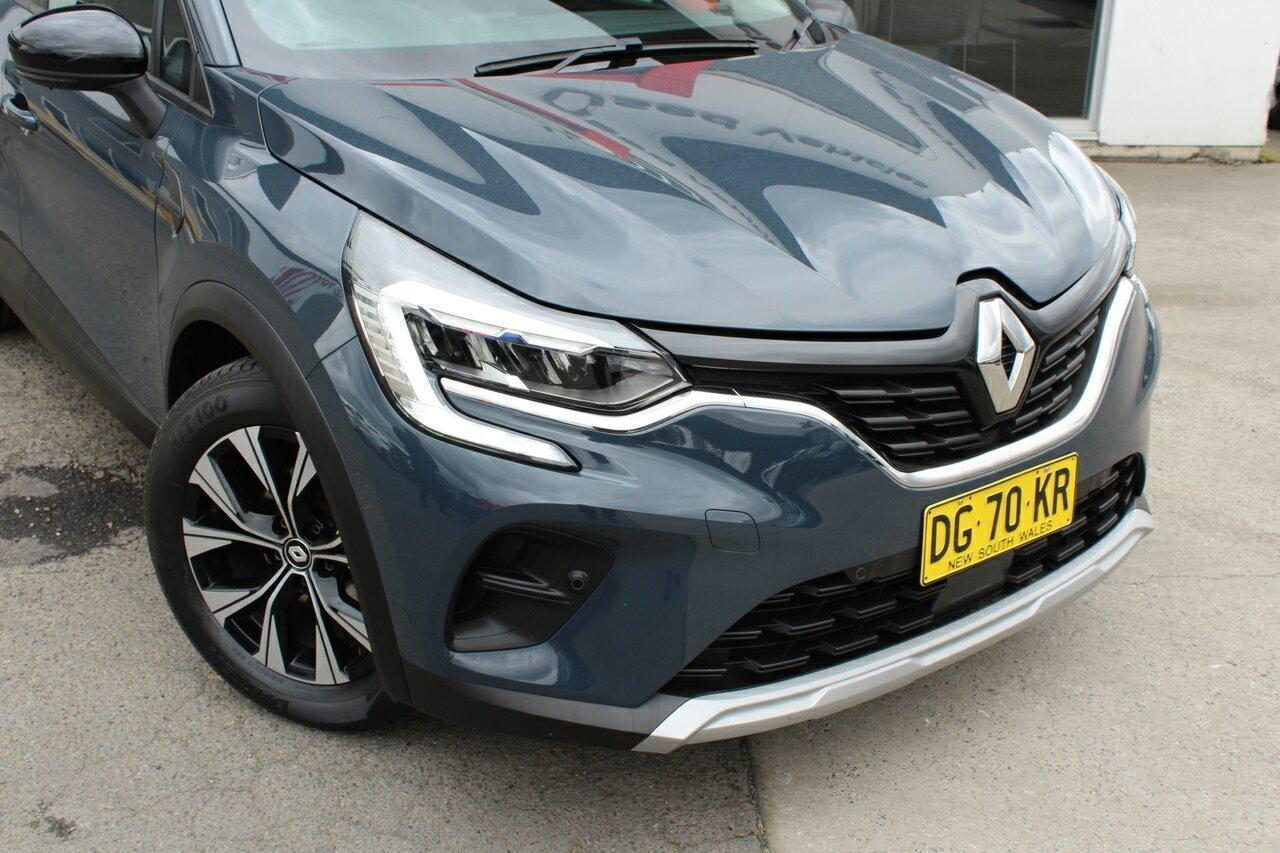 2023 Renault Captur Life in Blue