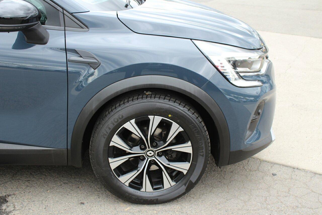2023 Renault Captur Life in Blue