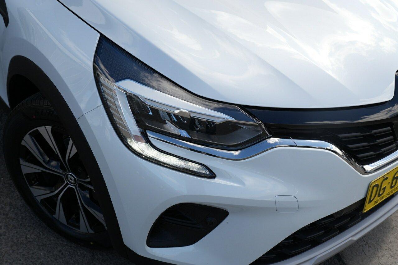 2023 Renault Captur Life in Arctic White