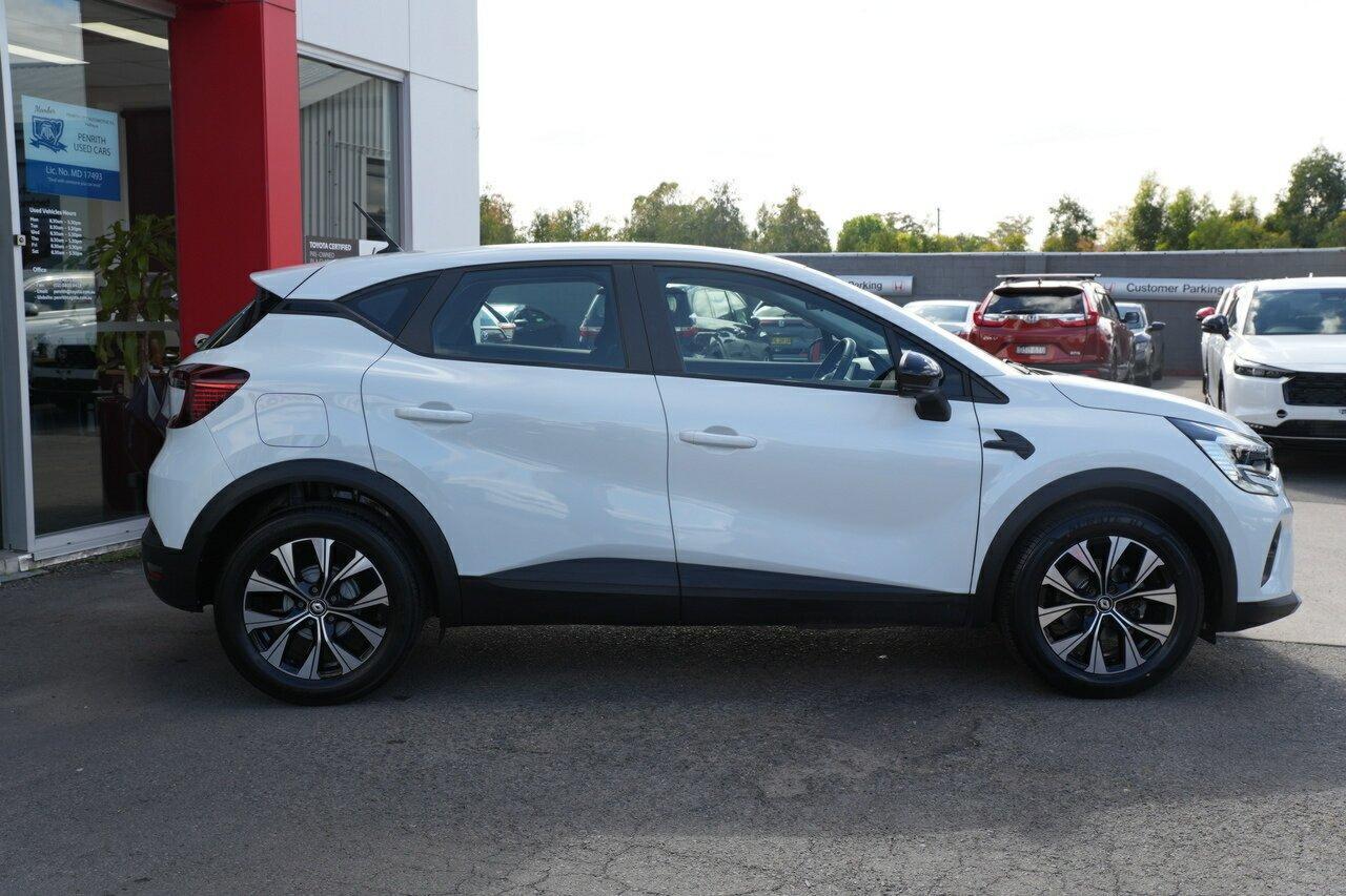 2023 Renault Captur Life in Arctic White
