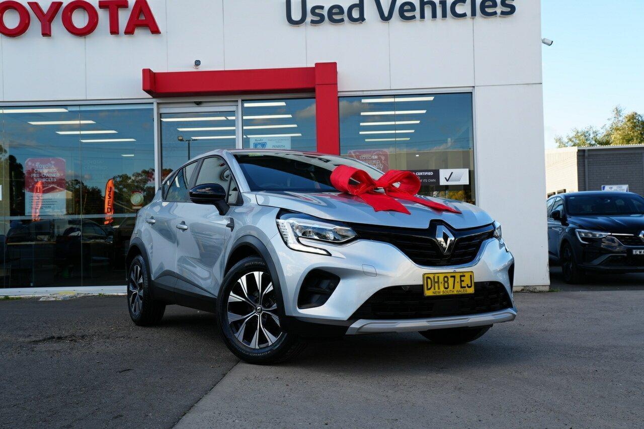 2023 Renault Captur Life in Grey