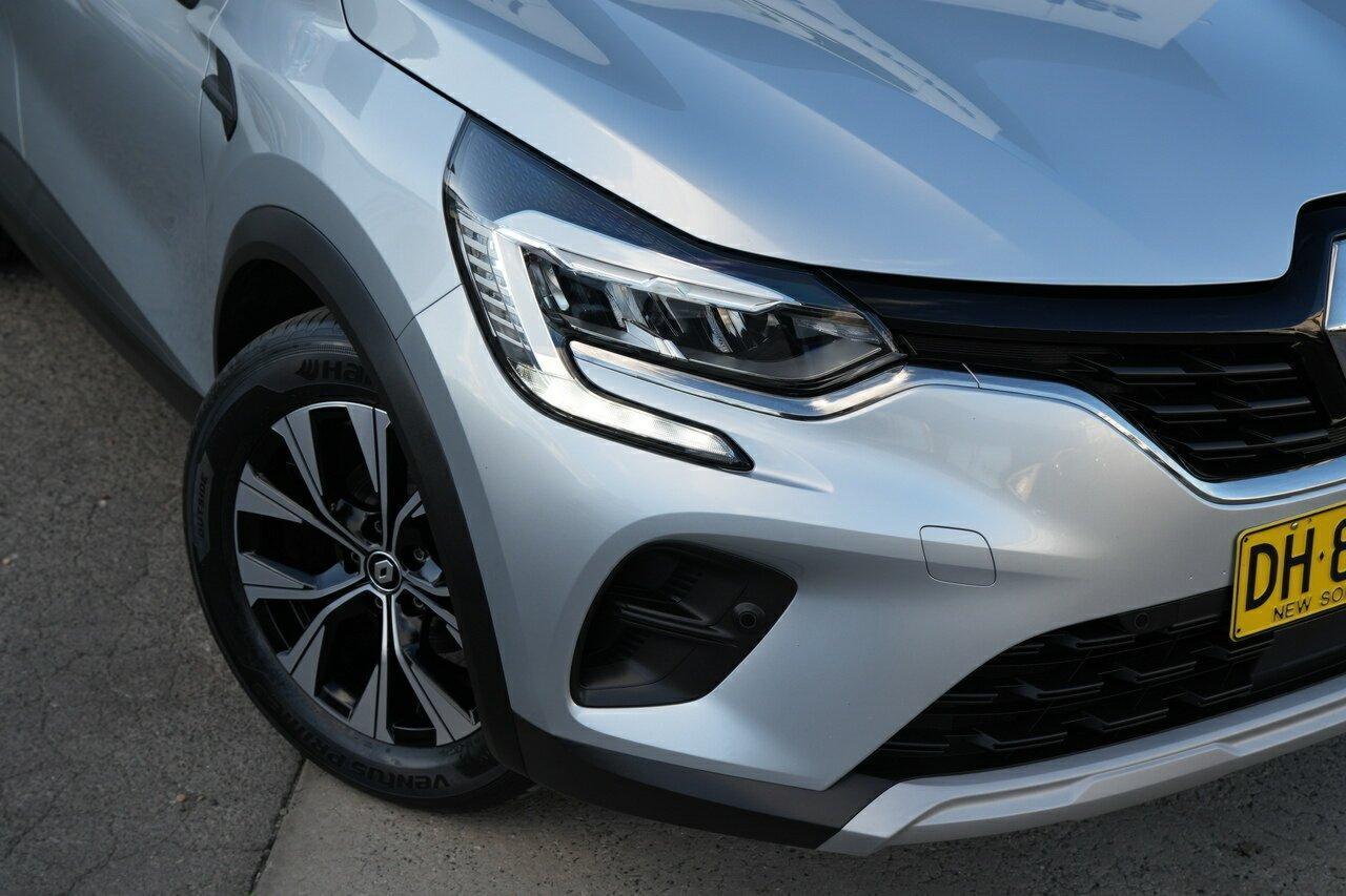 2023 Renault Captur Life in Grey