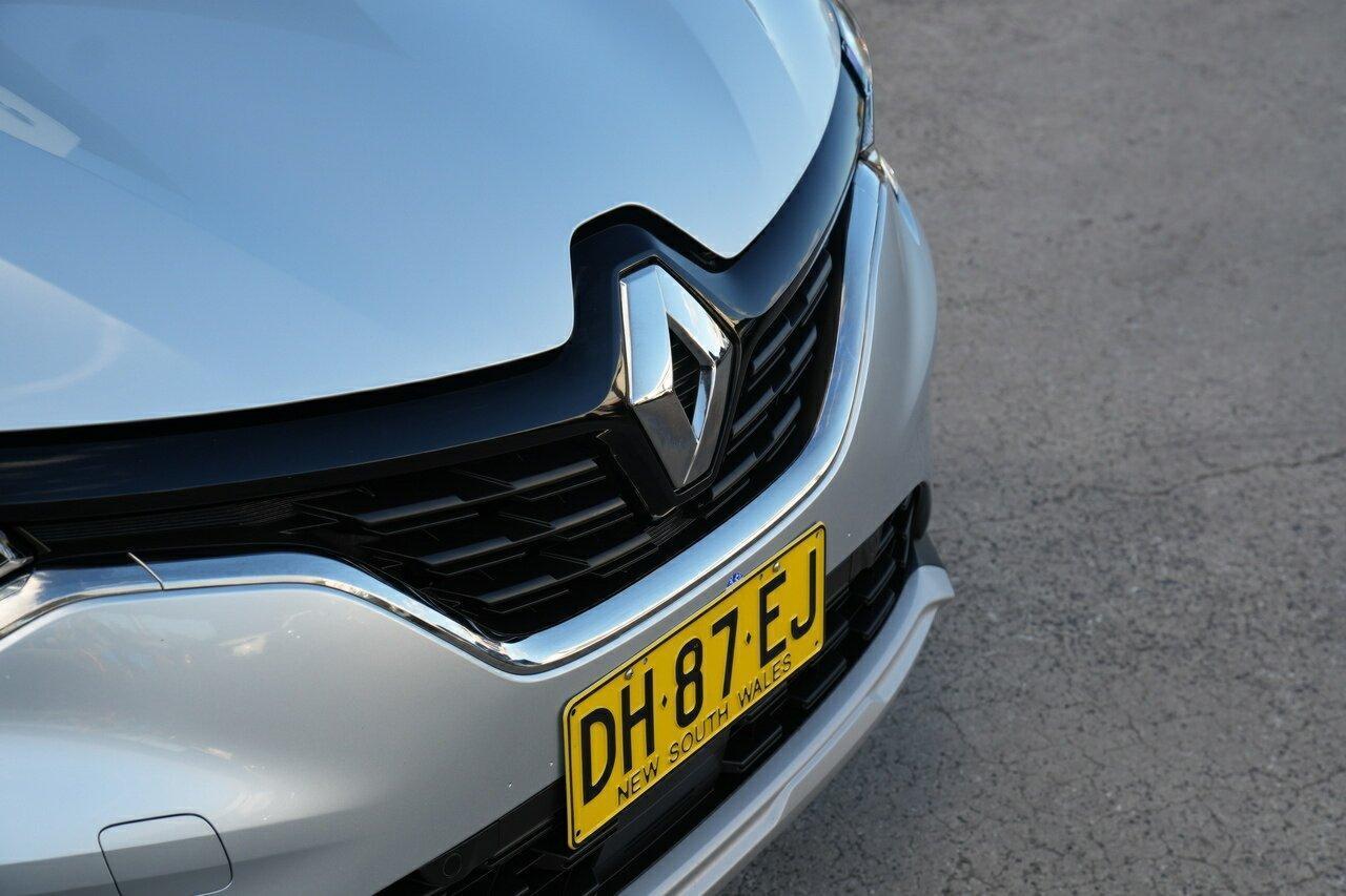 2023 Renault Captur Life in Grey