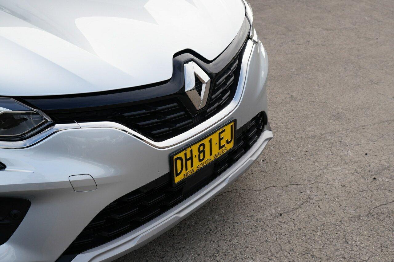 2023 Renault Captur Life in Atlantis Grey