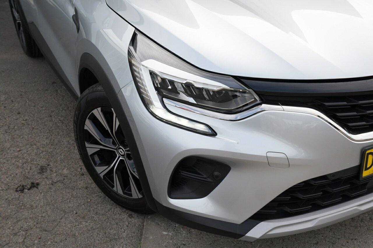 2023 Renault Captur Life in Atlantis Grey