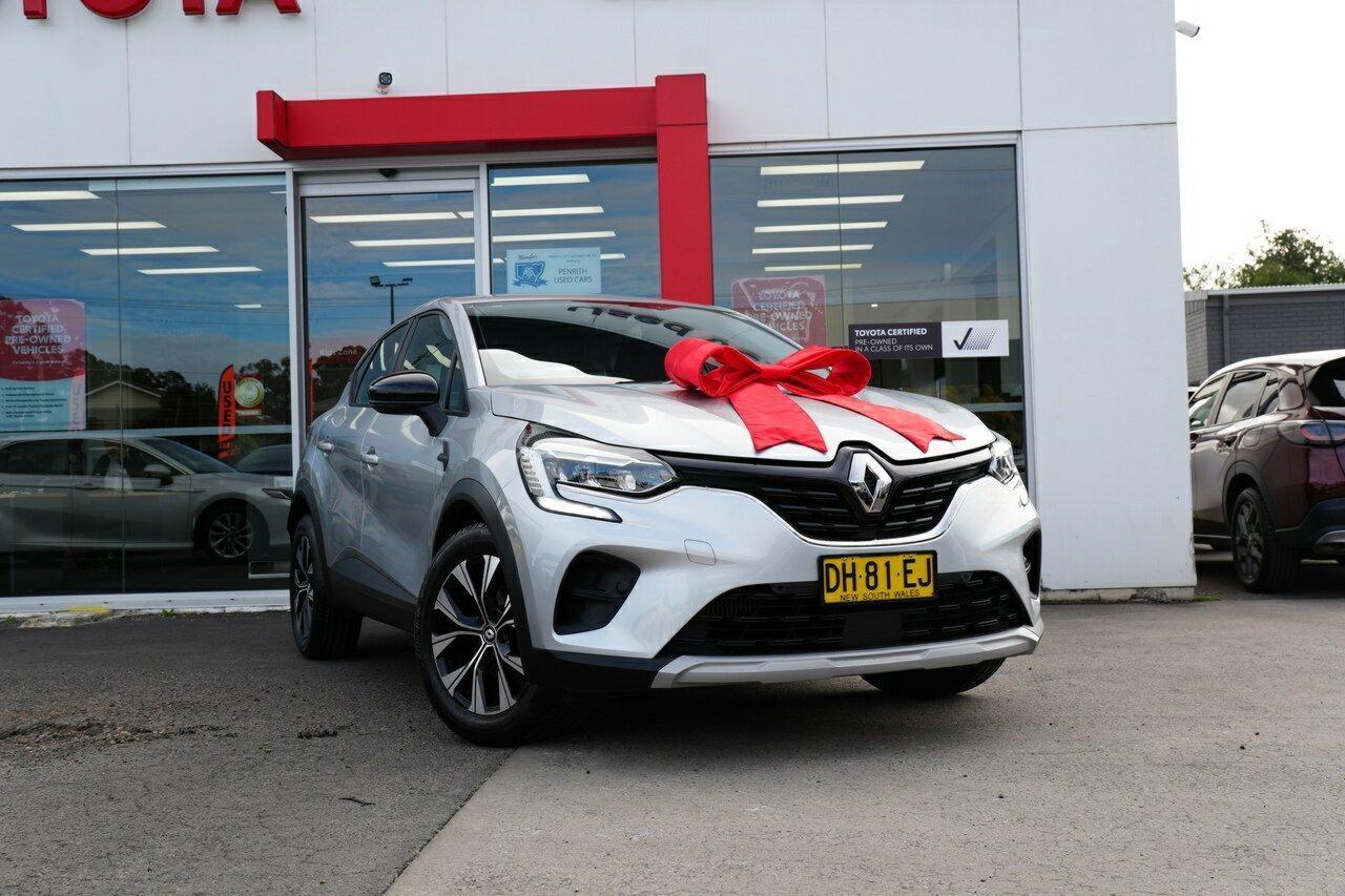 2023 Renault Captur Life in Atlantis Grey