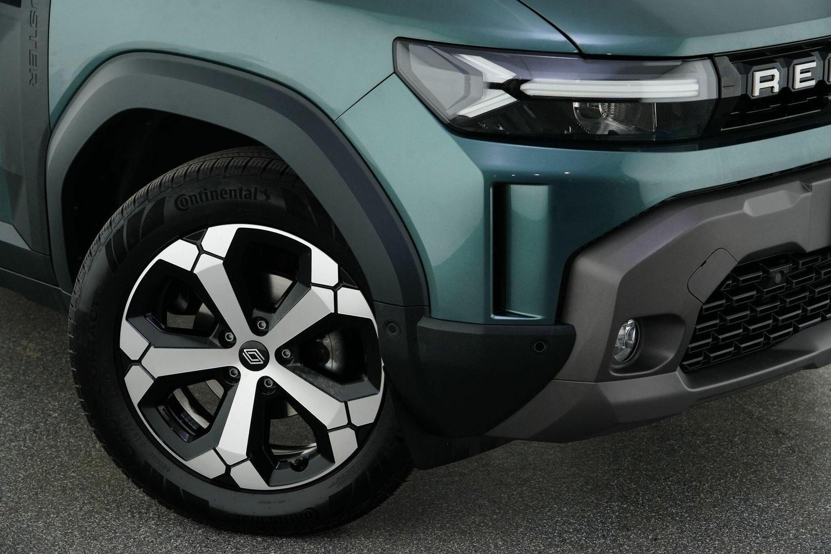 2025 Renault Duster Techno in Green