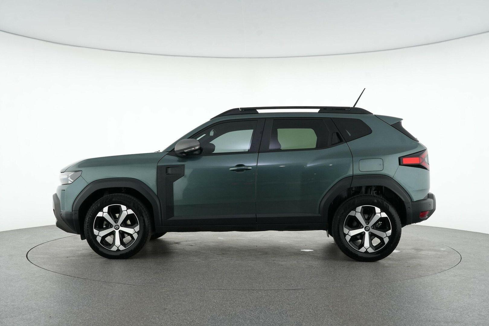 2025 Renault Duster Techno in Green