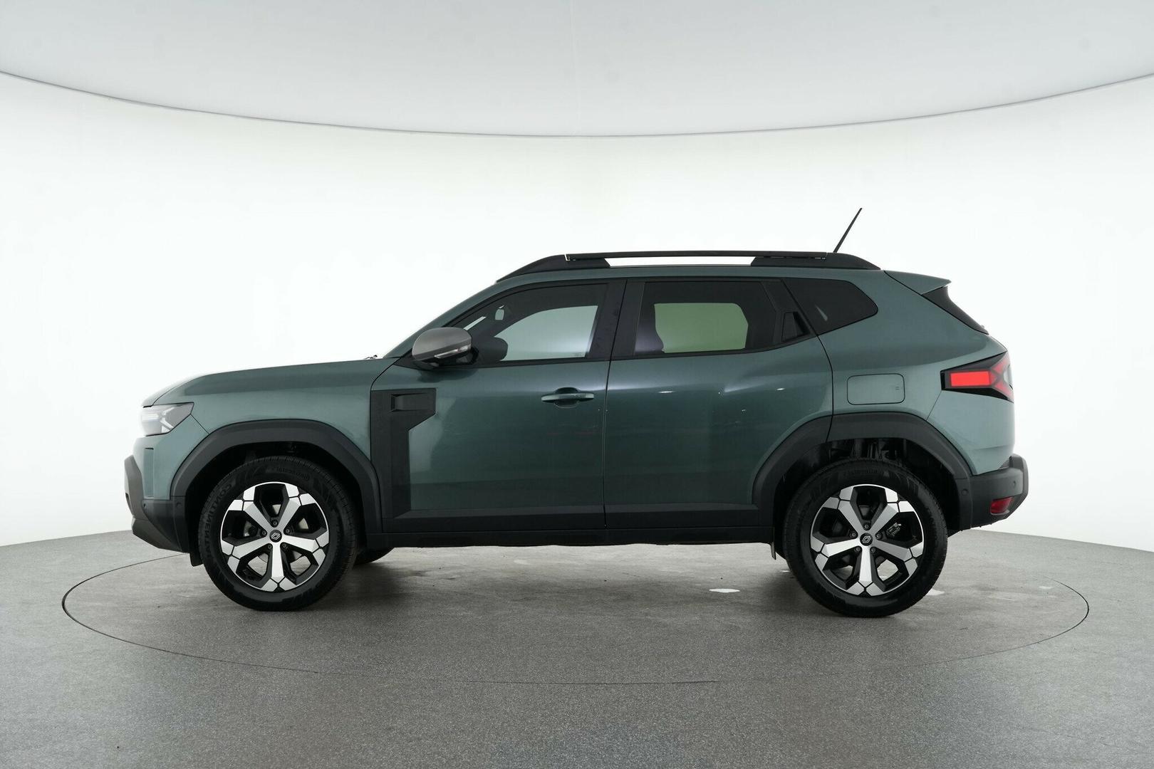 2025 Renault Duster Techno in Green
