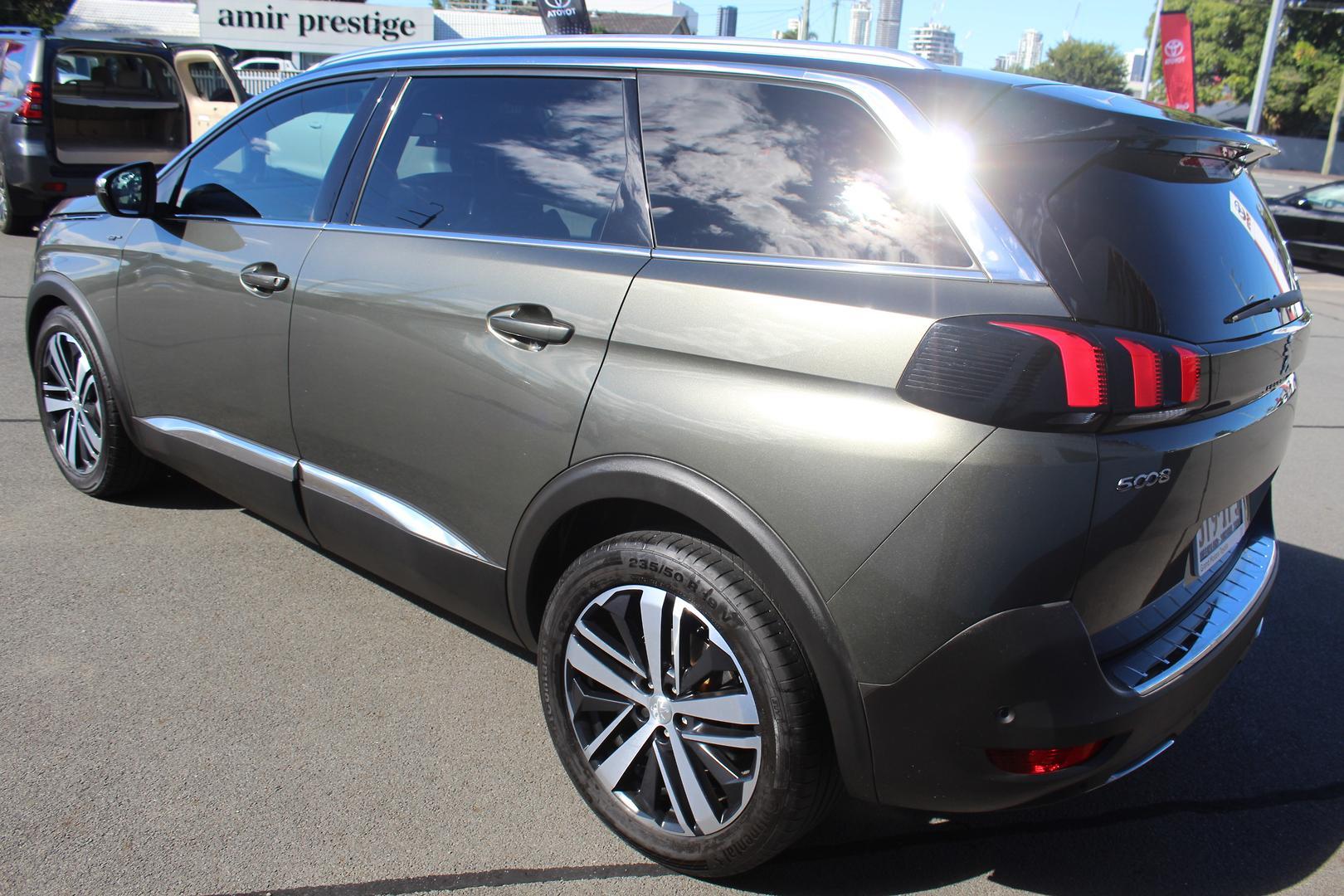 2019 Peugeot 5008 GT in Green