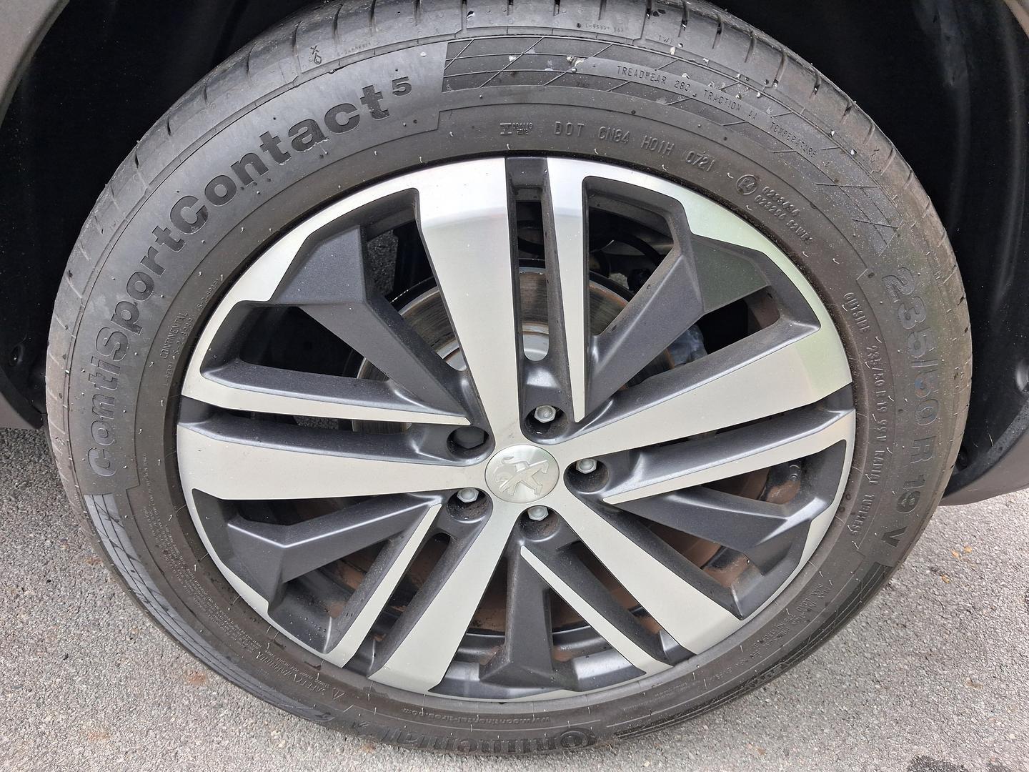 2019 Peugeot 5008 GT in Green