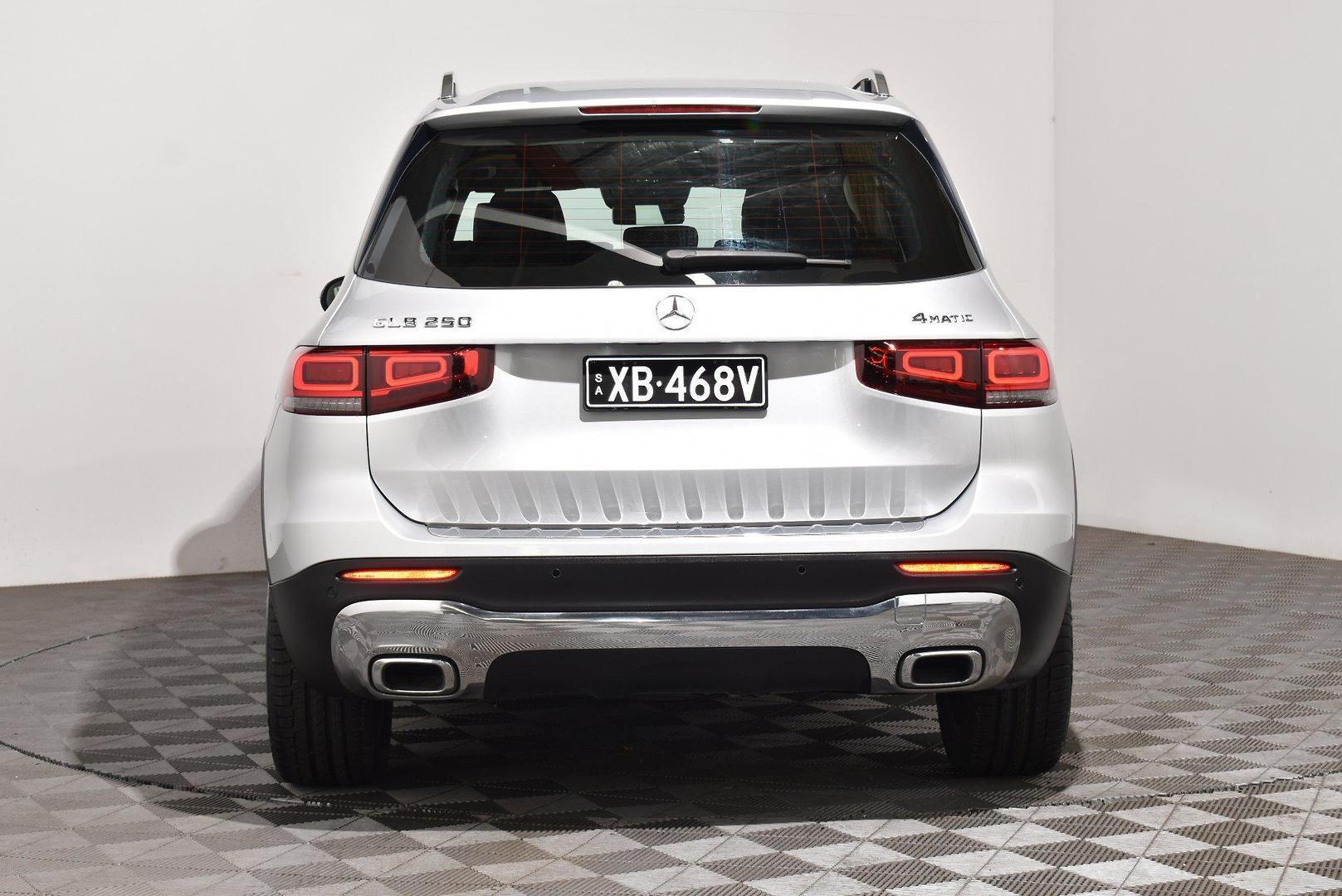 2021 Mercedes-Benz GLB-Class GLB250 in Iridium Silver