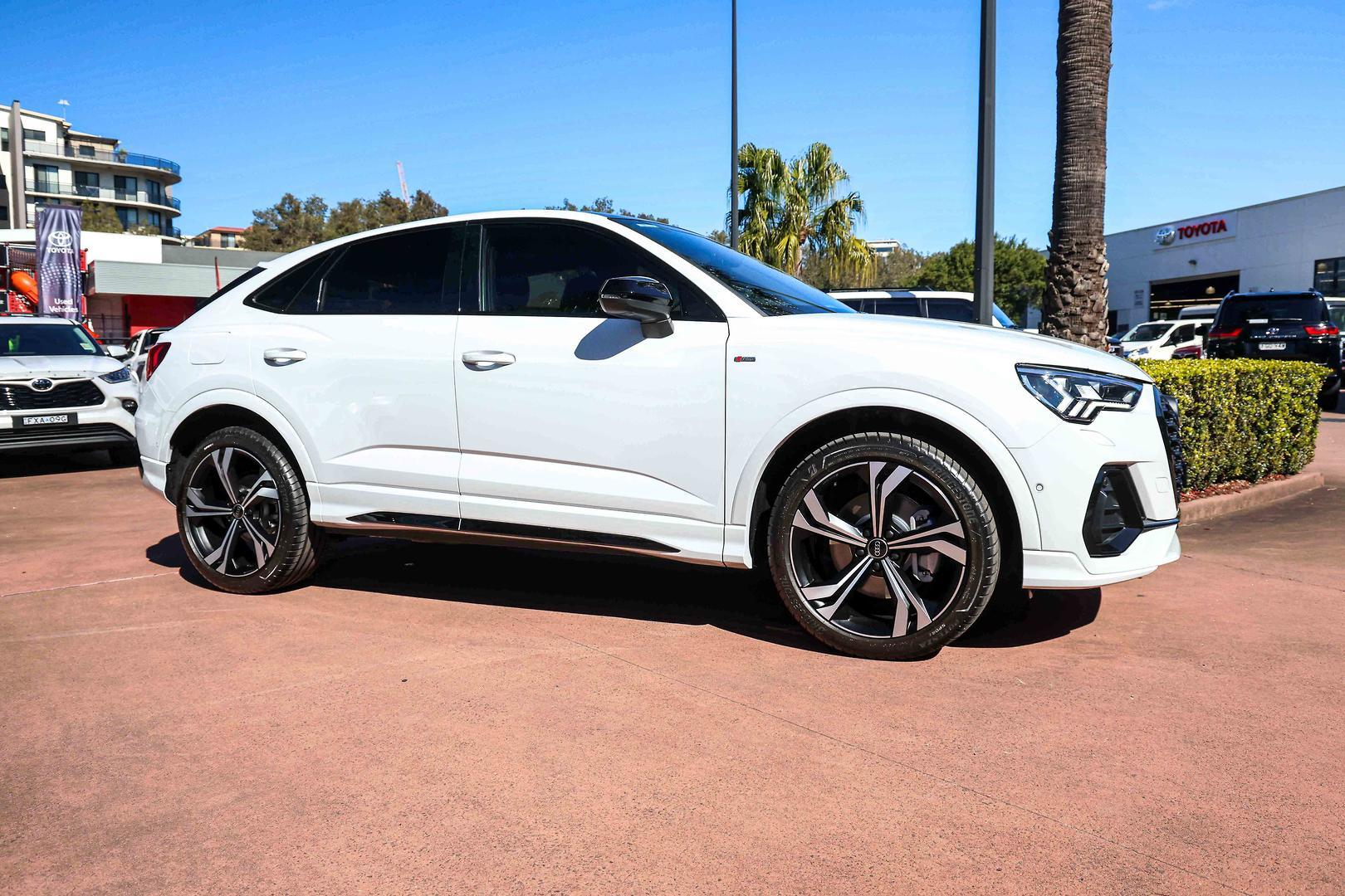 2023 Audi Q3 40 TFSI S line in White